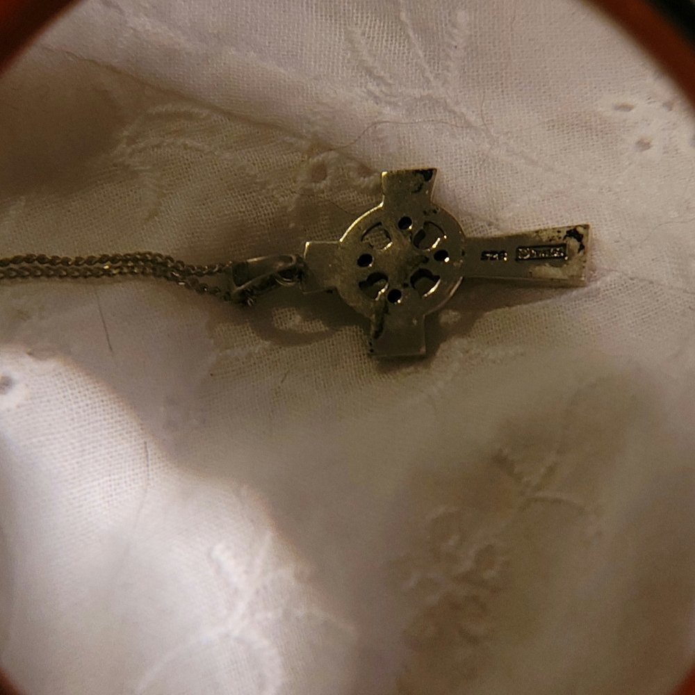 Genuine Emerald and Pearl Celtic Cross - Picture 9 of 9